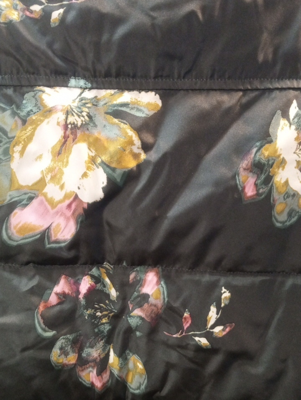 LANDS END FLORAL PUFFER VEST - Picture 10 of 10